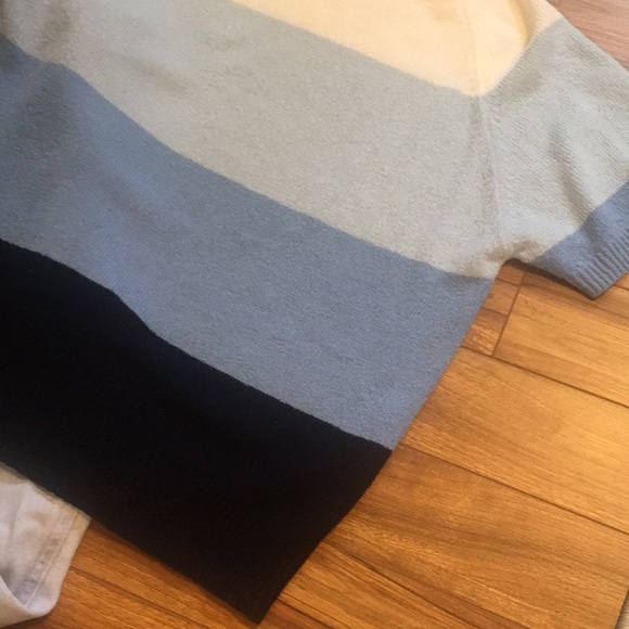 Color Block Top - Picture 3 of 3